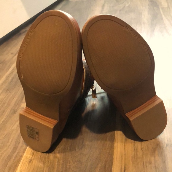 Michael Kors - Rory Flat Bootie in a Size 5.5 - Picture 3 of 4